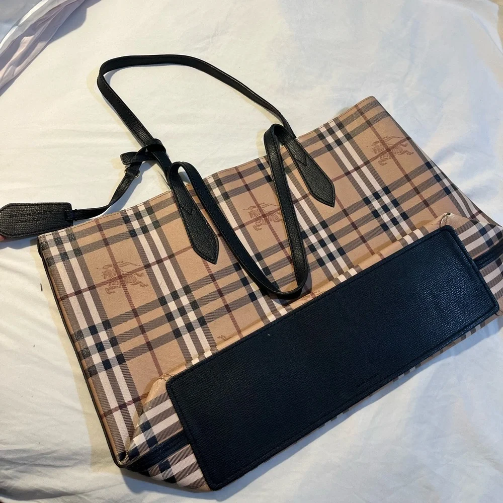 Burberry - Picture 3 of 4